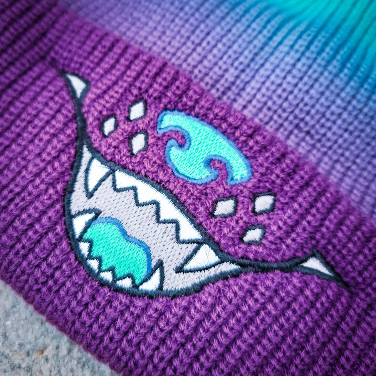 GRADIENT MAW BEANIE