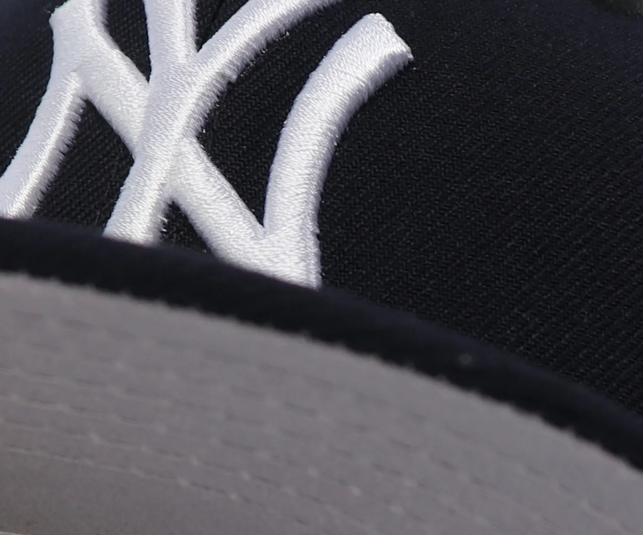 "KIDS" NEW YORK YANKEES (NAVY) NEWERA FITTED (GREY UNDER VISOR)